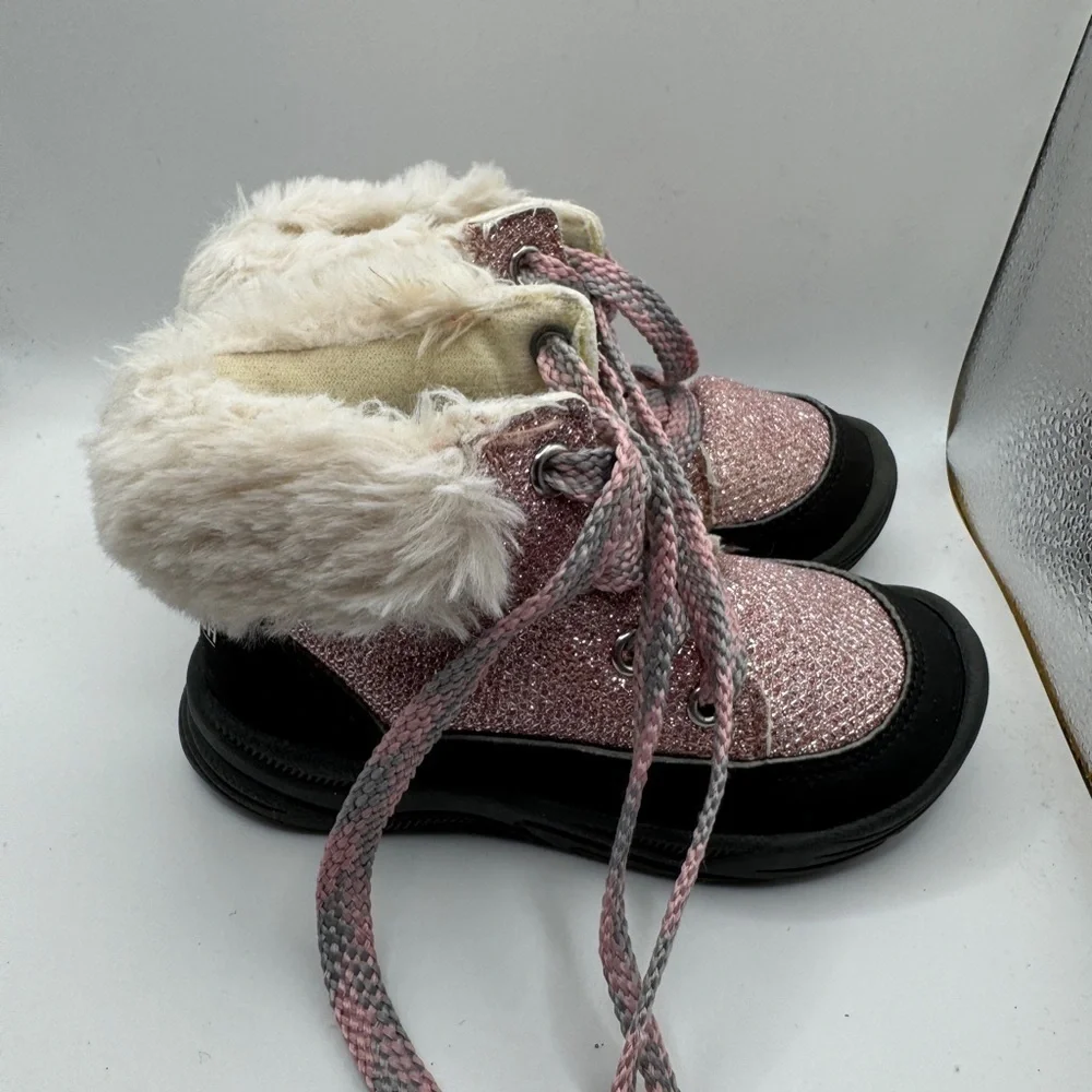 NWOT OshKosh B'gosh Toddler Girl Size 7 Glittery Pink and Black Kids Snow Boots